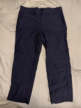Women's Navy Pull-On Capris with Slim Fit